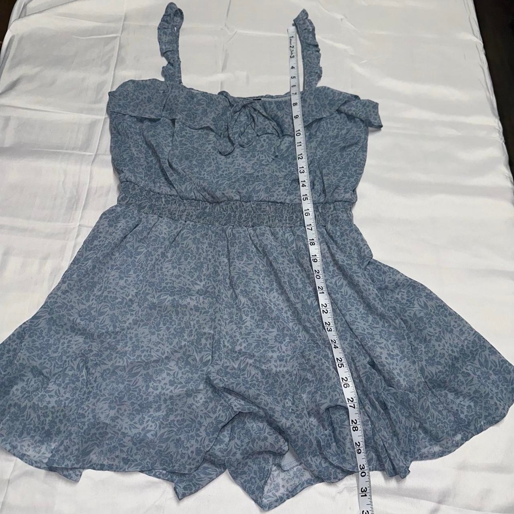 Trixxi women's floral romper in a pretty dusty/light blue - Picture 8 of 8